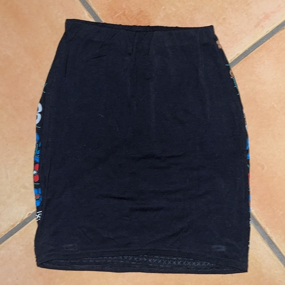 PrettyLittleThing Colorful Stretchy Black and Floral Bodycon Skirt - Picture 3 of 5